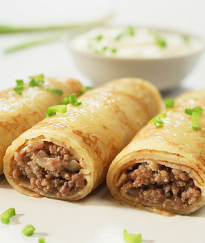 Блинчики с мясом и луком
